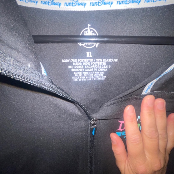runDisney 2024 Disneyland Half Marathon x-large Jacket - Picture 4 of 7